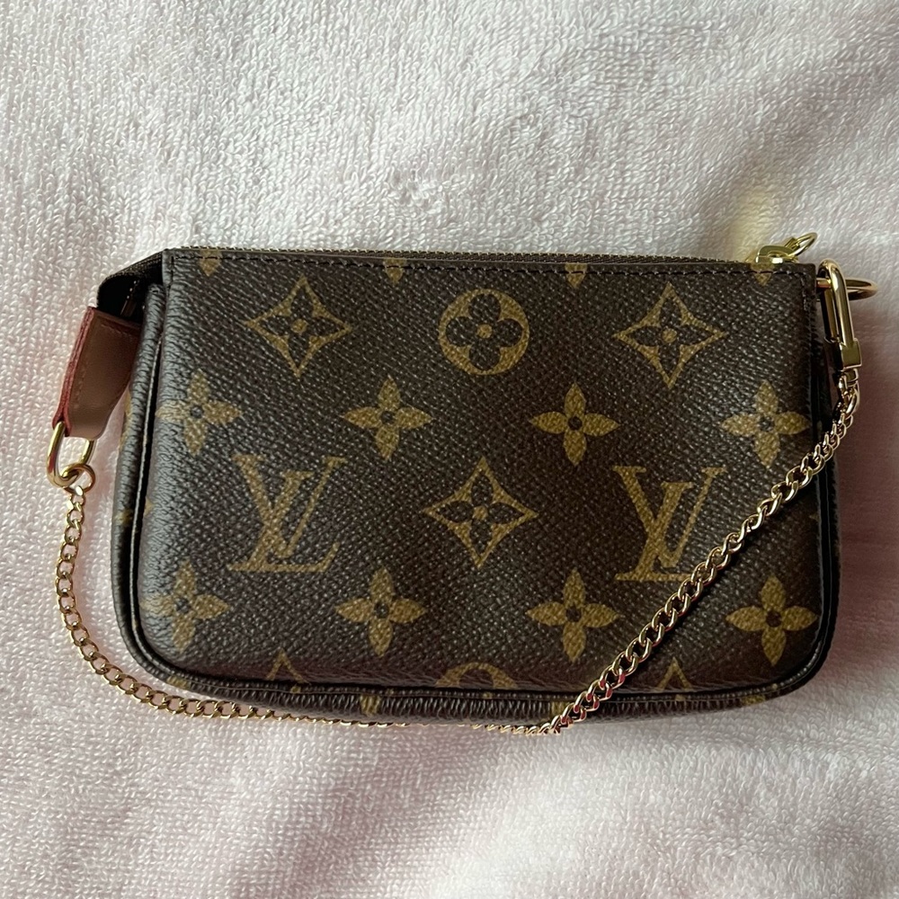 ❌SOLD❌Louis Vuitton Mini Pochette Accessoires BNWT Gift Box, Gift Bag, Ribbon